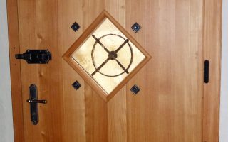 Holztüren aus Südtirol  Maßgefertigte Meisterstücke